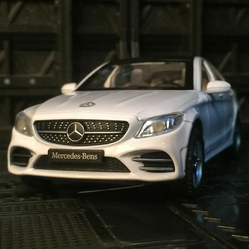 1:24 Mercedes-Benz C260L Alloy Model – Luxury in Miniature