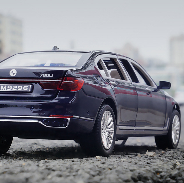 1:24 BMW 760 V12 Diecast Model