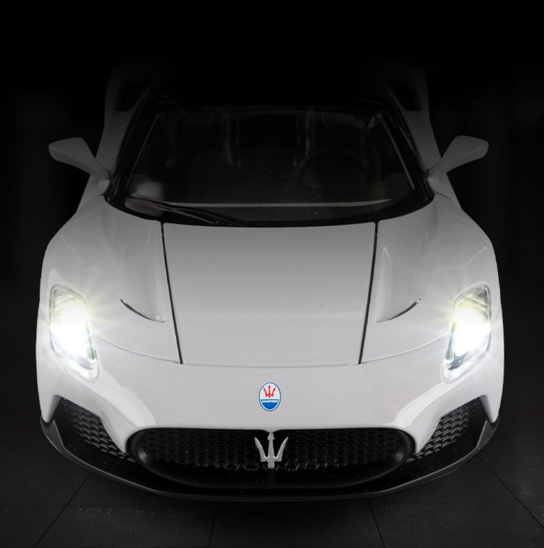 1:24 Maserati MC20 Alloy Car Model - With Openable Doors