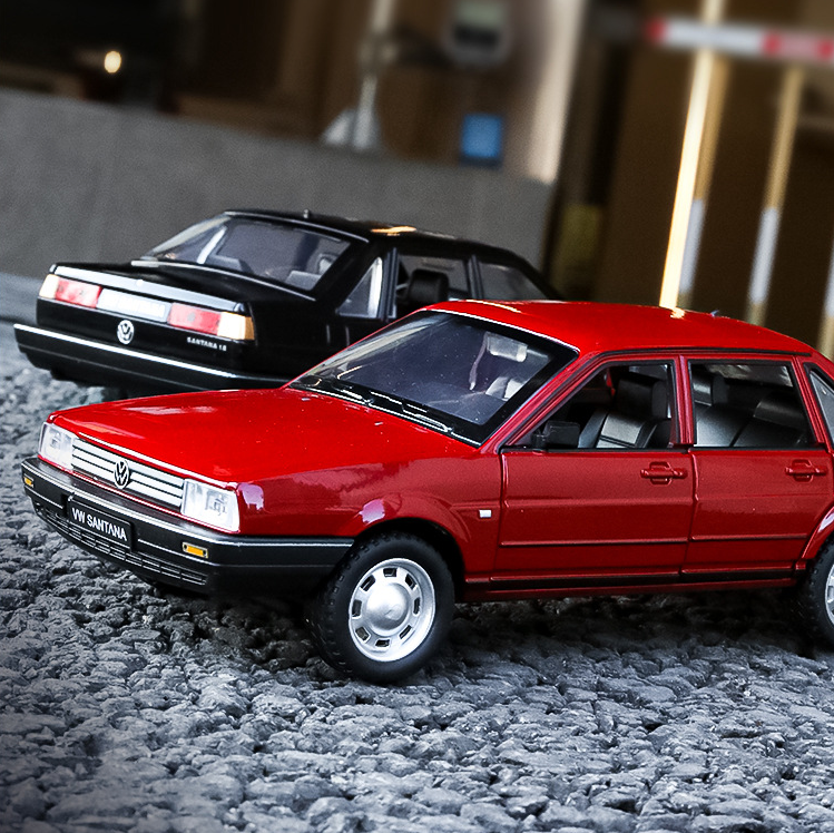 1:24 Volkswagen Santana Alloy Model Car - Classic Design, Timeless Appeal