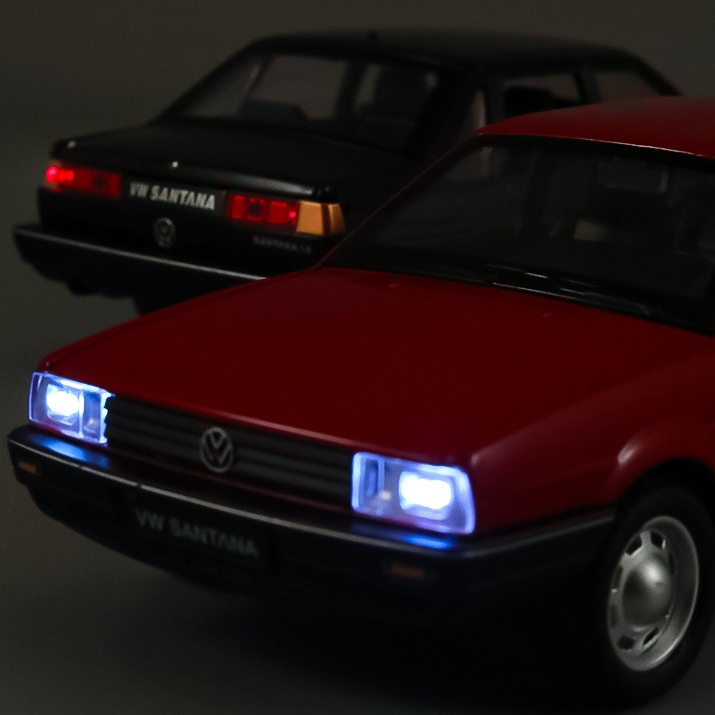 1:24 Volkswagen Santana Alloy Model Car - Classic Design, Timeless Appeal