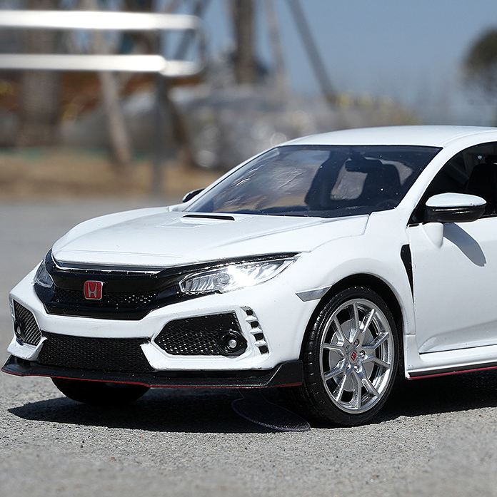 1:24 Honda Civic Alloy Model – Sleek Design in Miniature