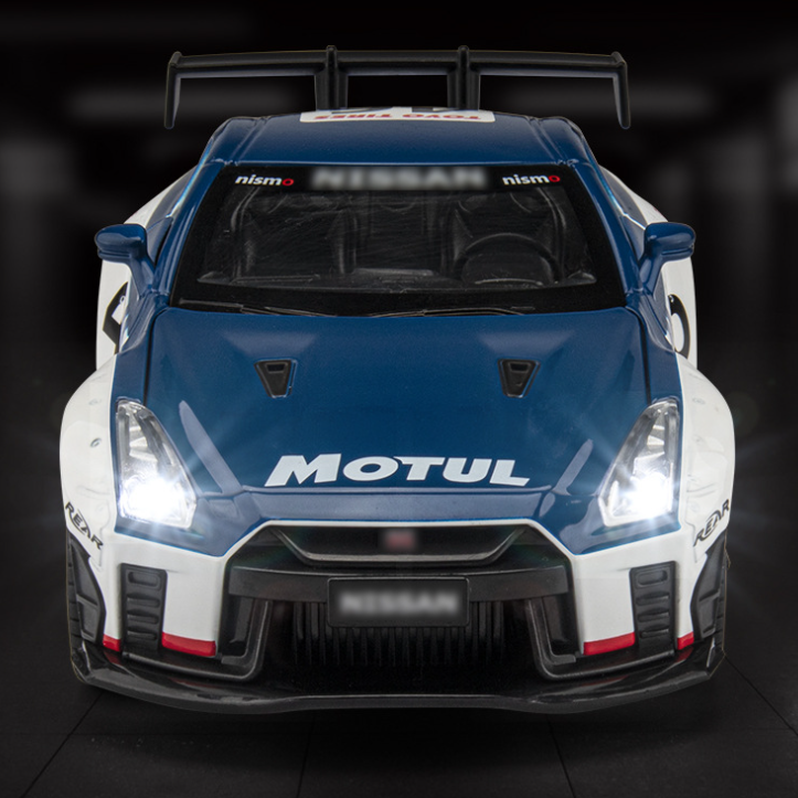 1:24 Nissan GTR Alloy Model – Iconic Speed in a Compact Scale