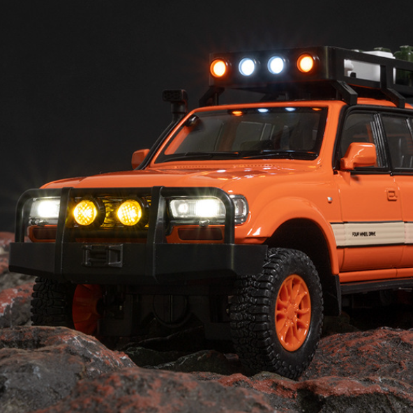 1:24 Land Cruiser LC80 Diecast Model