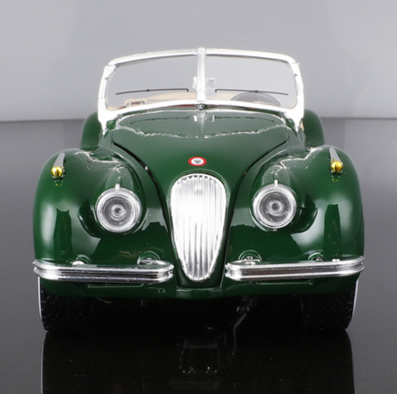 1:24 Jaguar XK120 Diecast Model