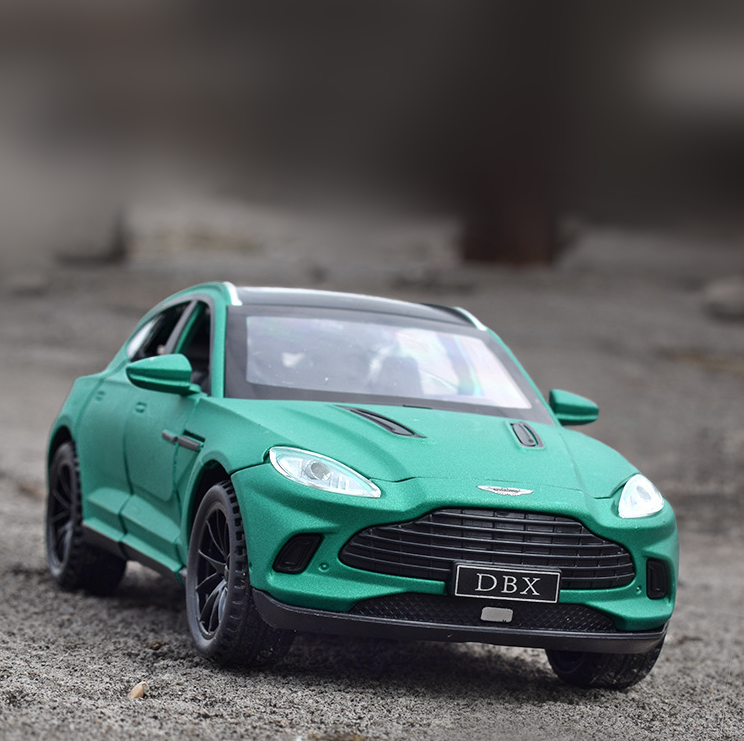 1:32 Aston Martin DBX Diecast Model