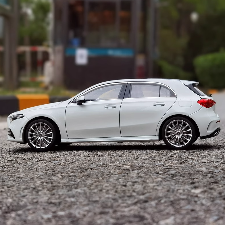 Limited Edition 1:18 Mercedes-Benz GLA 180 Diecast Model Car