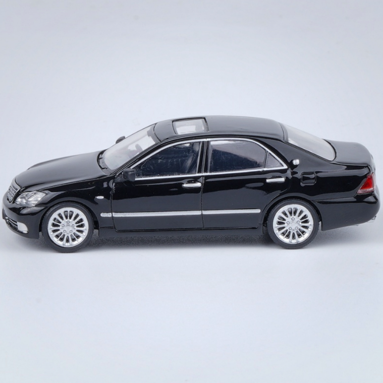 1:64 Toyota Crown 12th Generation Diecast Model