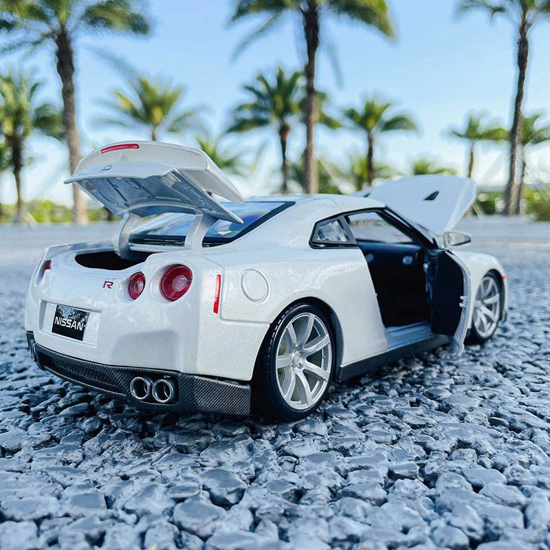 1:18 Nissan GTR