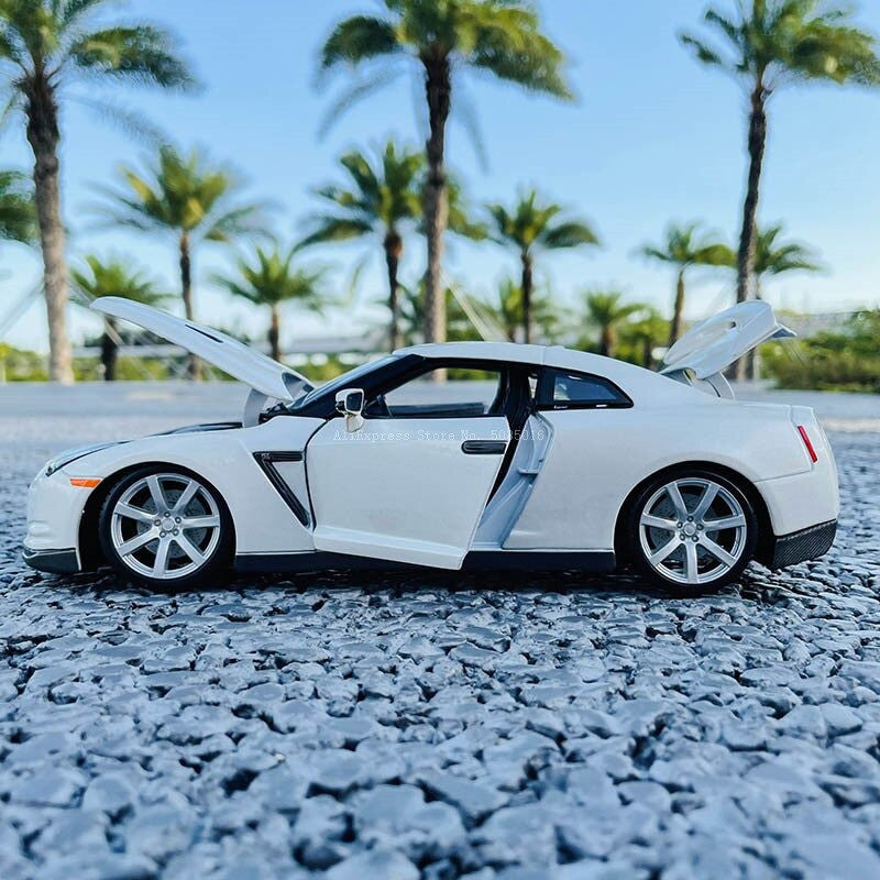 1:18 Nissan GTR
