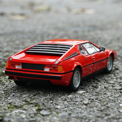 1:24 BMW M1  Die Cast