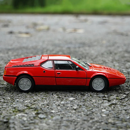1:24 BMW M1  Die Cast