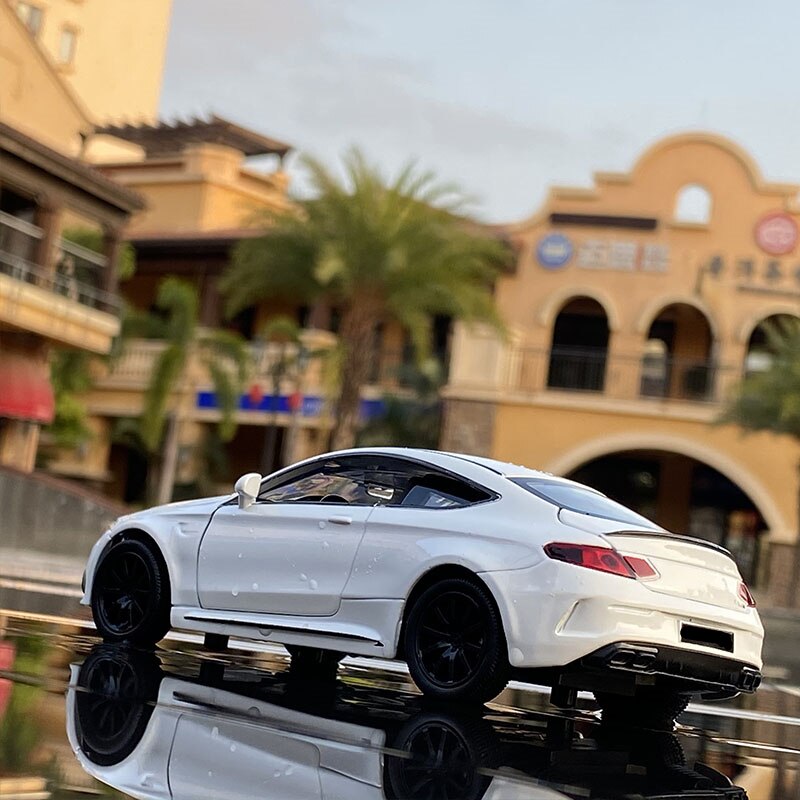 1:32 Mercedes Benz  C63S Coupe  Die Cast