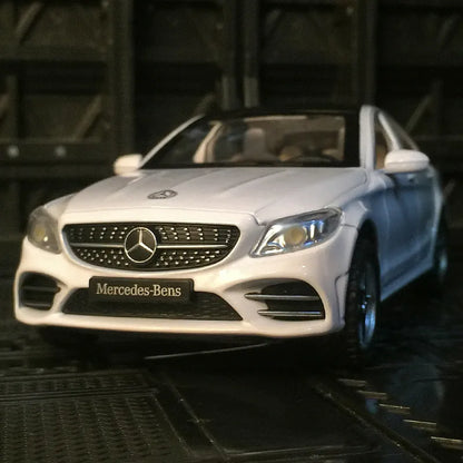 1:24 Mercedes-Benz C260L Alloy Model – Luxury in Miniature