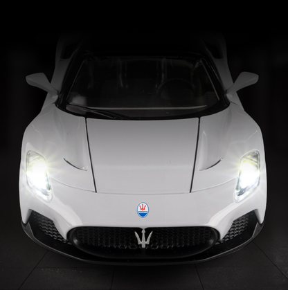 1:24 Maserati MC20  Alloy Car Model - With Openable Doors