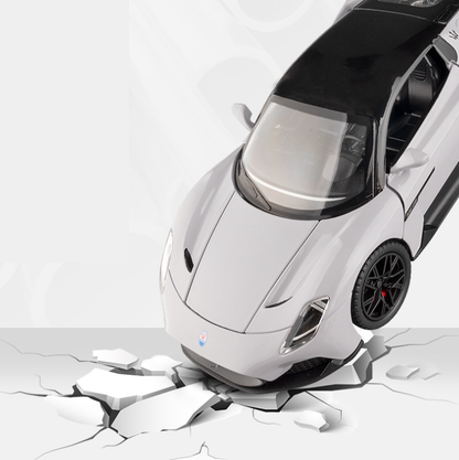1:24 Maserati MC20  Alloy Car Model - With Openable Doors