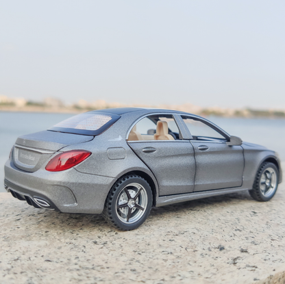 1:24 Mercedes-Benz C260L Alloy Model – Luxury in Miniature