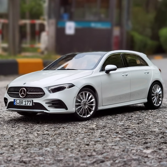 Limited Edition 1:18 Mercedes-Benz GLA 180 Diecast Model Car
